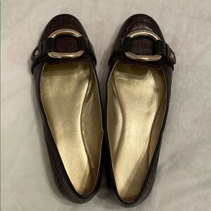 Nine West crocodile dark Brown leather Loafers with Gold Accents size 5.5